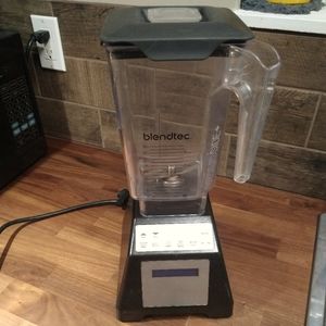 Blendtec Total Blender with Wildside Jar